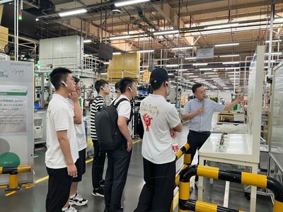 清華大學研學團到訪舍弗勒南京工廠參觀交流