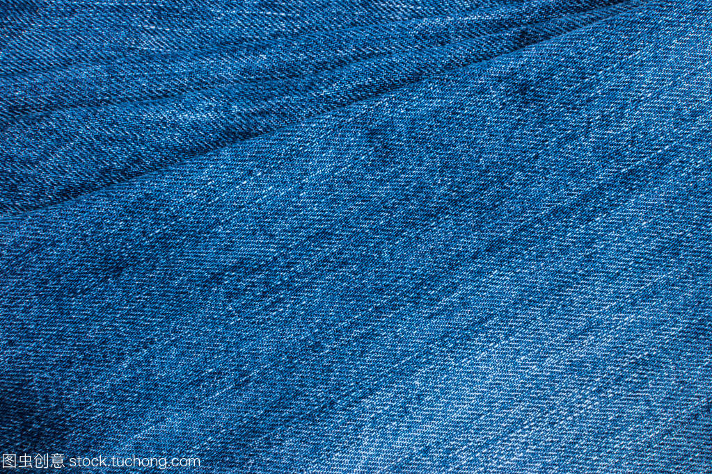 藍色牛仔褲與針紡織品 經典時尚與工藝的交織